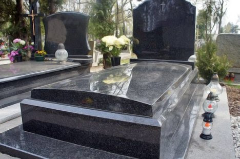 Гранитные памятники от Granit-Memory: Надежность и уважение к памяти